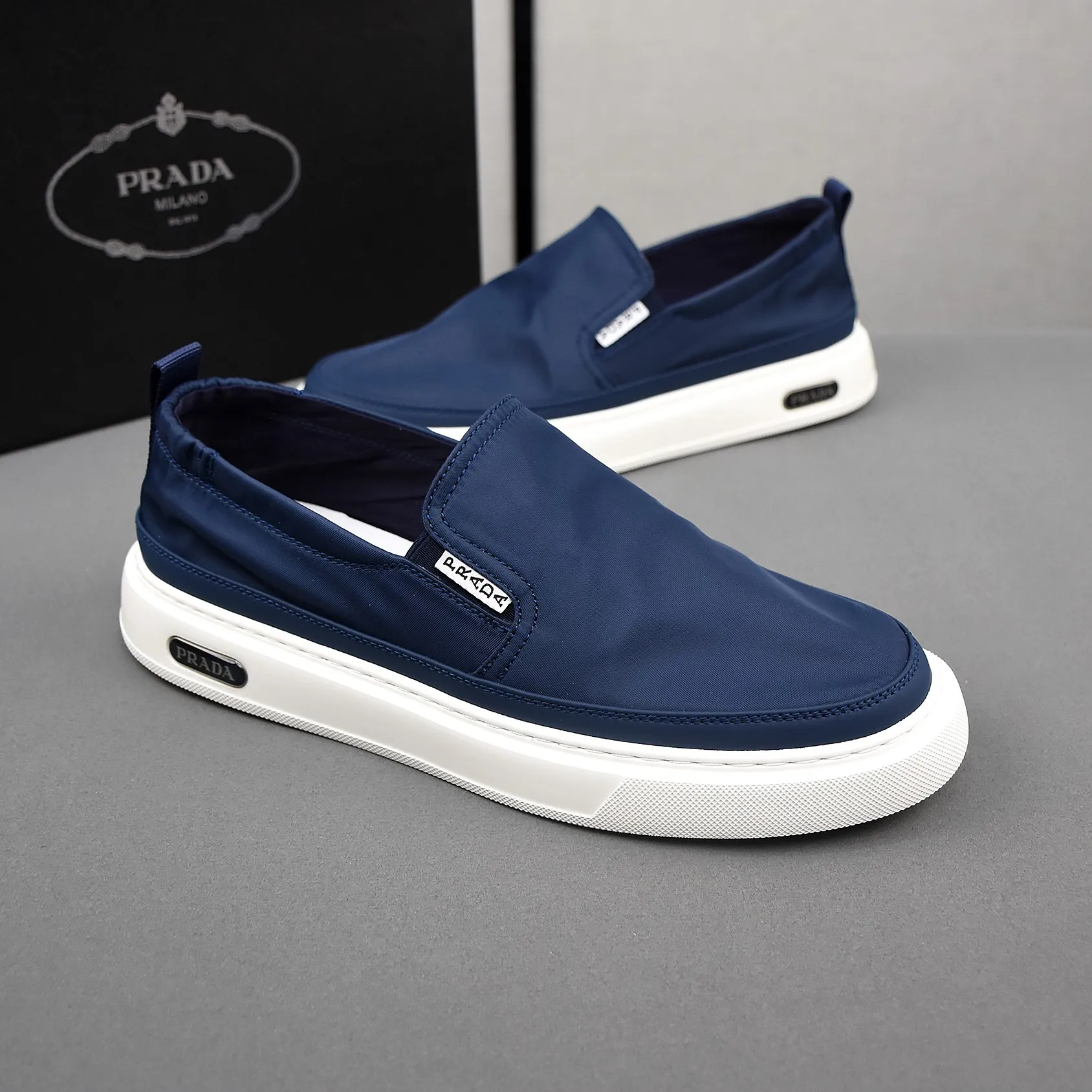 PP380❣️❣️❣️Prada breathable cloth shoes, the upper is made of comfortable and breathable fabric, and the ultra-light soft foam outsole. Men's size 39-44.
